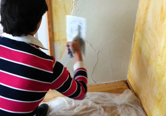 Cubriendo pared de  madera con perlita mineral